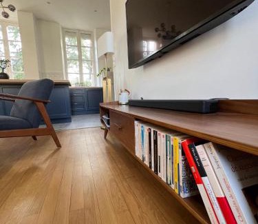 Bayeux Apartment | Bright Apt 70m2 in Bayeux historic center w Pkg
