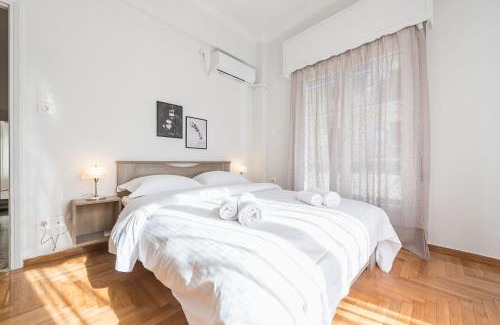 Thissio Apartment | Bright apt in the heart of Athens
