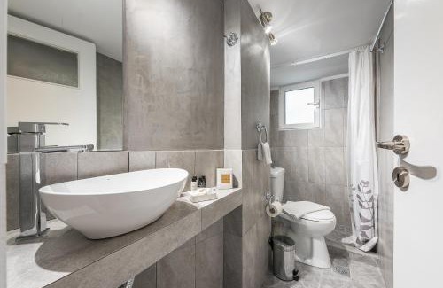 Thissio Apartment | Bright apt in the heart of Athens