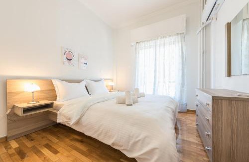 Thissio Apartment | Bright apt in the heart of Athens
