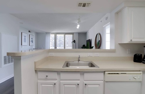 Ballston Apartment | Bright Apt Near Ballston Shops