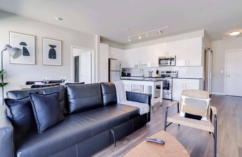 Jefferson Manor Apartment | Bright Apt W Pool & Prime Location