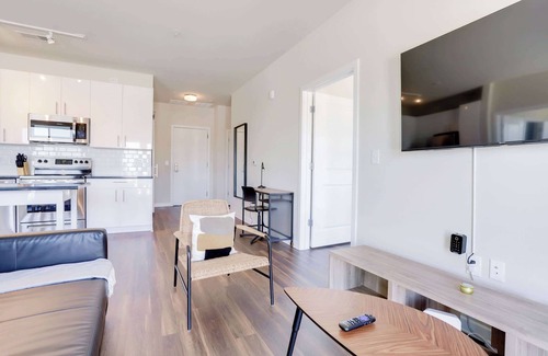Jefferson Manor Apartment | Bright Apt W Pool & Prime Location