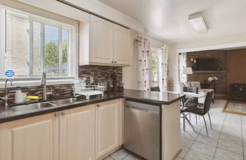 Brampton House | Bright & Beautiful 3BR Getaway