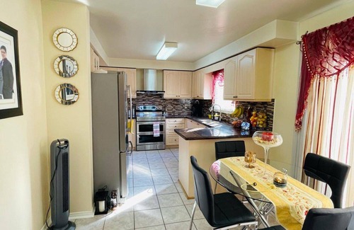 Brampton House | Bright & Beautiful 3BR Getaway