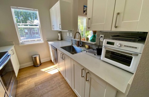 Richmond Condo | Bright, Beautiful Waterfront Luxury Condonn