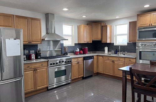 Worcester House | Bright Bedroom with Private Bath