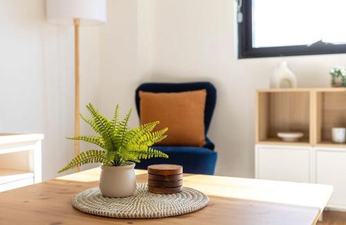 Shellharbour City Centre Apartment | Bright & Breezy Lakeview Retreat in Shellharbour