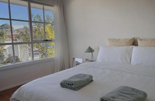 Bonbeach Villa | Bright & Breezy Stay by the sea