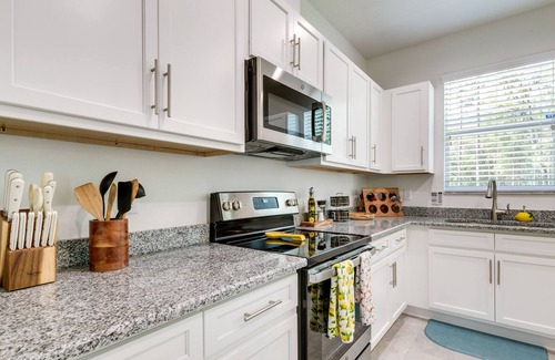 Brooksville House | Bright Brooksville Vacation Rental w/ Yard & Patio