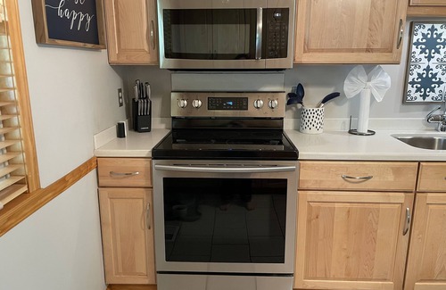 Cranberry Township House | Bright & Charming 3BR House just outside of Pittsburgh!
