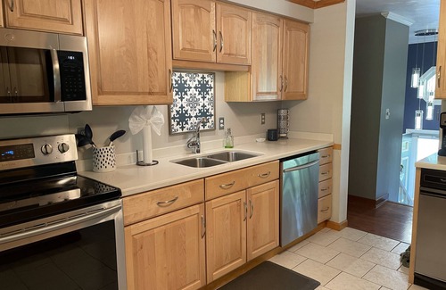 Cranberry Township House | Bright & Charming 3BR House just outside of Pittsburgh!