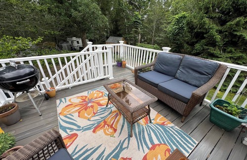 West Tisbury Apartment | Bright clean apartment w/free use of car w/private beach sticker. Pet friendly!