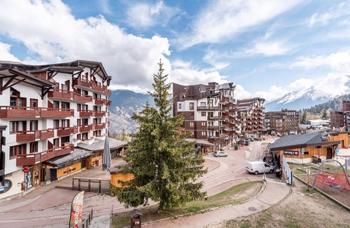 La Perriere Apartment | Bright Cocoon With Balcony And View On The Valley