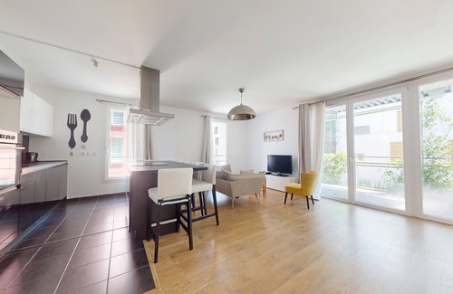 L'Ile-Saint-Denis Apartment | Bright, comfortable apartment