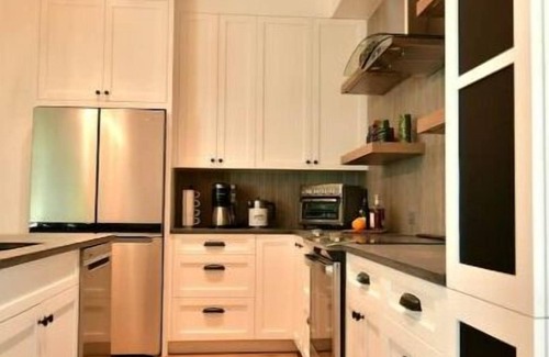 Osprey Village House | Bright & Comfortable Florida Cottage, Within 15 Min to Siesta and Nokomis Beach