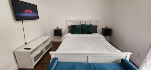 Tamarac House | Bright & Comfortable Private Room in a Family Home, Shared nice Bath