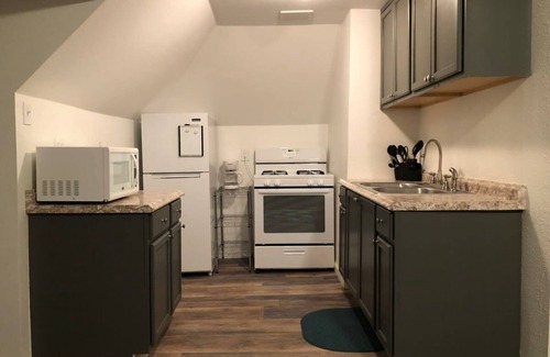 Pittsburgh Apartment | Bright, Comfy Space for 3 | Budget-Friendly Stay