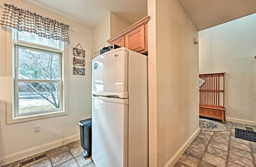 West Hartford Condo | Bright Condo w/Community Perks: Near Ski Quechee!