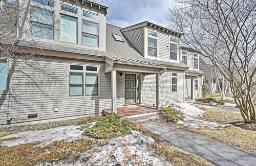 West Hartford Apartment | Bright Condo w/Community Perks: Near Ski Quechee!