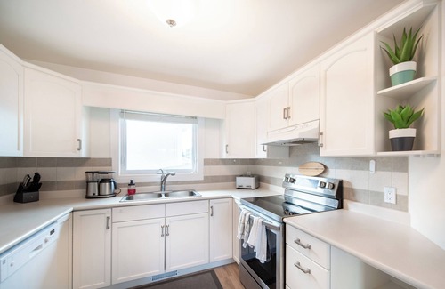 Steinbach House | Bright & Convenient b/w 2 Parks; Perfect for Sports weekend or Family getaway