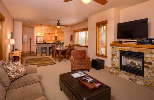 Rossland Condo | Bright corner suite, spacious layout!