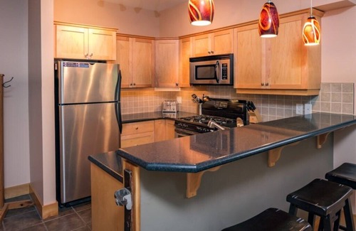 Rossland Condo | Bright corner suite, spacious layout!