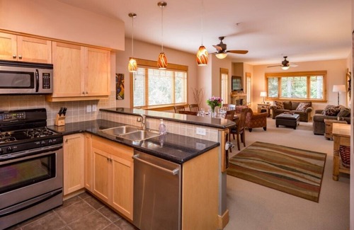 Rossland Condo | Bright corner suite, spacious layout!