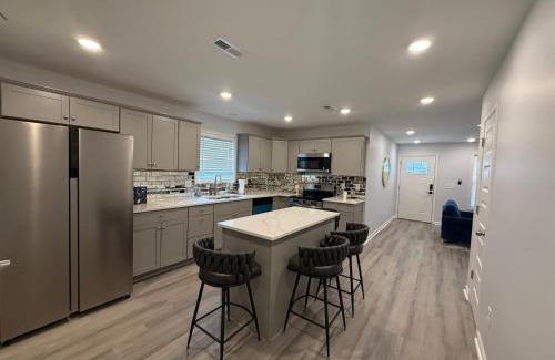 Shannon House | Bright, Cozy & Convenient - Minutes from UAB, Airport and Downtown Fun!