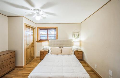 Littleton House | Bright & Cozy House Centennial Littleton 3 Bed 3 Bath