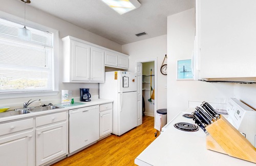Audubon Place House | Bright duplex with two full kitchens, large decks, and private washer/dryers