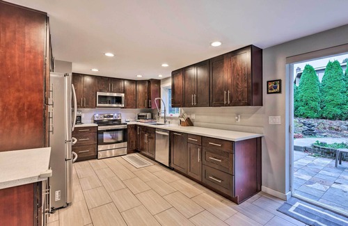 Esperance House | Bright Edmonds Abode w/Patio & Dining Table!