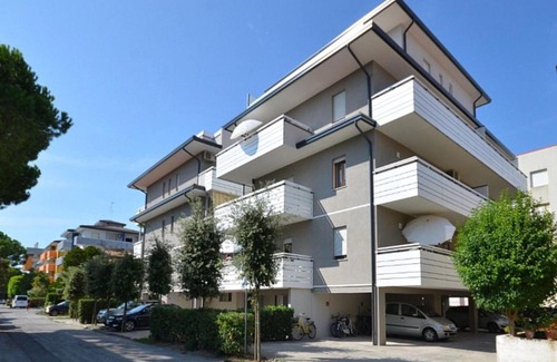 Bibione Apartment | Bright escape near the beach