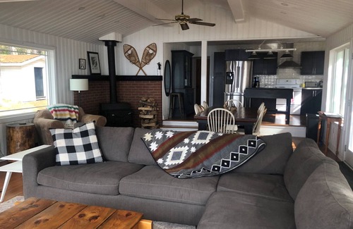 Killaloe Cottage | Bright family cottage on Round Lake with beautiful views!
