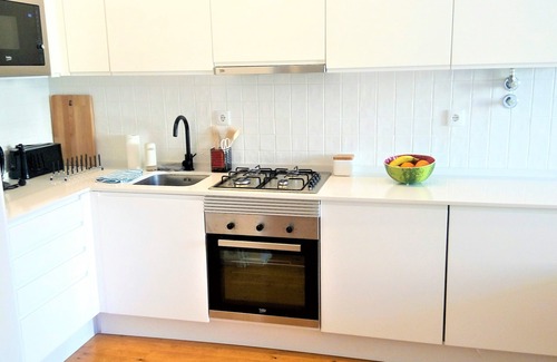 Alcantara Apartment | Bright Family Stay at Bethlehem with AC