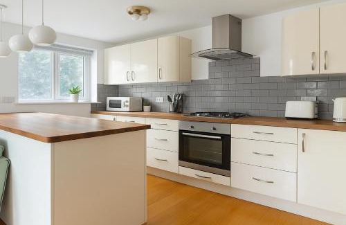Camberwell Apartment | Bright Flat in Camberwell