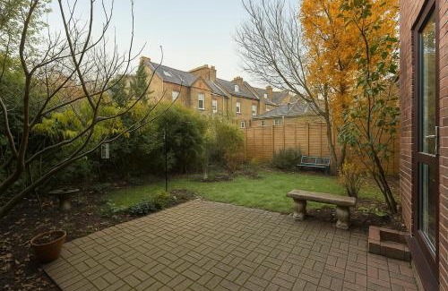Camberwell Apartment | Bright Flat in Camberwell
