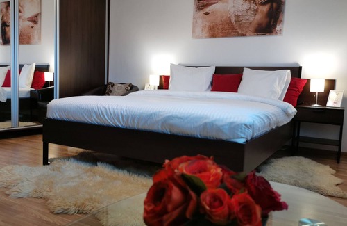 Sector 3 Apartment | BRIGHT FLAT WITH BALCONY NEAR PARK / METRO / AMENITIES FREE NETFLIX & WiFi