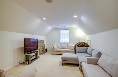 Captain's Cove House | Bright Greenbackville Vacation Home with Game Room