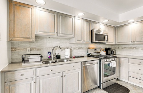 Butler House | Bright Guest House: 15 Mi to Dtwn Baltimore!