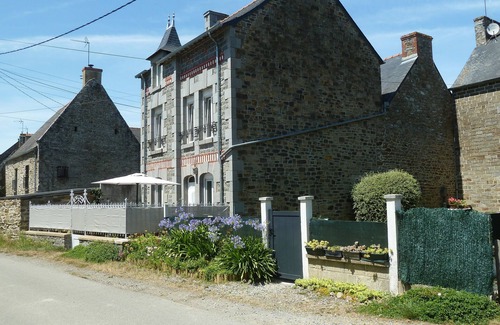Pleudihen-sur-Rance House | Bright house near the Rance - 3 bedrooms, master suite, south-facing courtyard