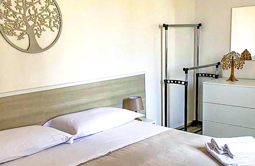 Cava dʼAliga House | Bright house as a vacation home near the sea.