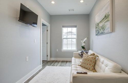 Greater Heights Apartment | Bright Houston Retreat - 8 Mi to Downtown
