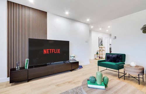 Cartierville Apartment | Bright & Large 3Br | Personal Spa | Park View | Netflix