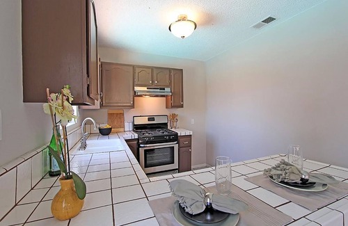 Sutter House | Bright Large Private 2 Bedroom Guest House With Pool