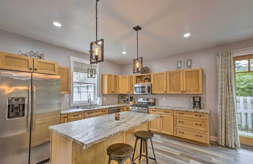 Ludington Apartment | Bright Lower-Level Unit ~ 1 Mi to Lake Michigan