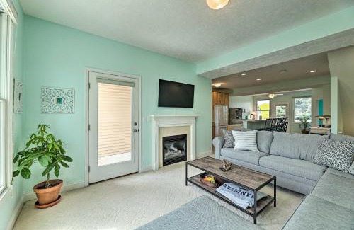 Manistee Apartment | Bright Manistee Condo with Beach and Pool Access!