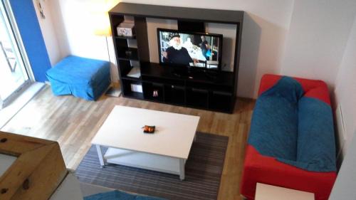 Amarousion Apartment | BRIGHT MEZZANINE FLAT WITH GARDEN