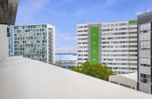 Auckland Central Business District Apartment | Bright & modern 1BR in Auckland CBD : Zodiak Stays