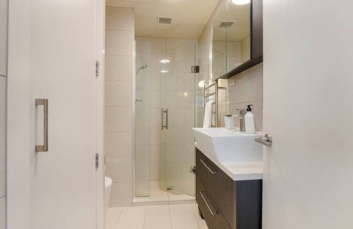 Auckland Central Business District Apartment | Bright & modern 1BR in Auckland CBD : Zodiak Stays